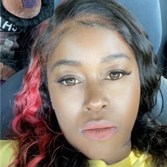 Meet your Posher, Nikki - Picture 1 of 2